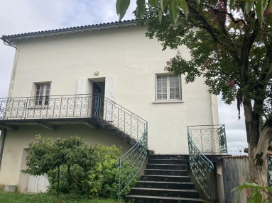 5 Bedroom(s) - 2 Bathroom(s) - 6,210m² land for sale in Dordogne, Aquitaine, France - FrenchPropertyPortal.com Large property on two levels in a village with restaurant and bakery for sale for 235,400€ in Dordogne, Aquitaine