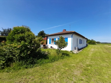 3 Bedroom(s) - 1 Bathroom(s) - 3,524m² land for sale in Dordogne, Aquitaine, France - FrenchPropertyPortal.com Bungalow in a pretty hamlet with a pool for sale for 249,000€ in Dordogne, Aquitaine
