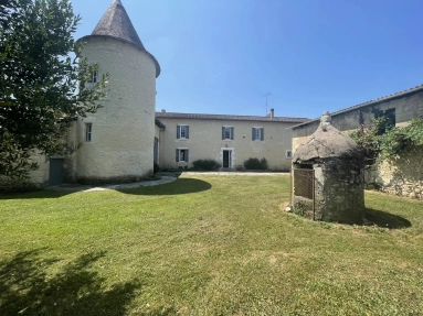 Attractive historic family home for sale for 280,000&euro; in Charente, Poitou-Charentes