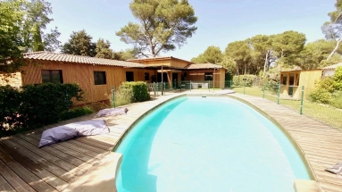 Contemporary house 2008  with garden and pool for sale for 629,000&euro; in Bouches-du-Rhône, Provence-Alpes-Côte-d'Azur