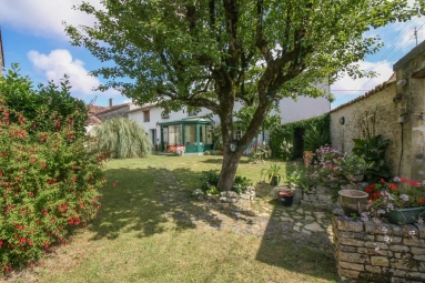 4 Bedroom(s) - 4 Bathroom(s) - 720m² land for sale in Charente-Maritime, Poitou-Charentes, France - FrenchPropertyPortal.com Spacious village house with pool and courtyard garden for sale for 375,000€ in Charente-Maritime, Poitou-Charentes