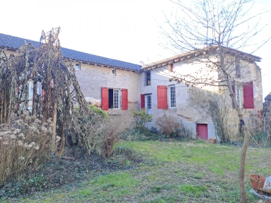 3 Bedroom(s) - 1 Bathroom(s) - 8,543m² land for sale in Lot-et-Garonne, Aquitaine, France - FrenchPropertyPortal.com Historic 13th century house – to be renovated for sale for 318,000€ in Lot-et-Garonne, Aquitaine