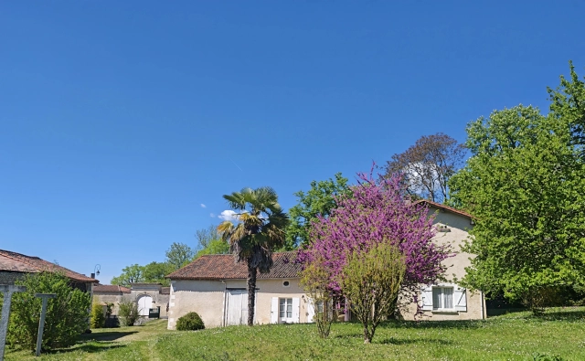 Large family home in Saint Privat en Périgord for sale for 267,500&euro; in Charente, Poitou-Charentes