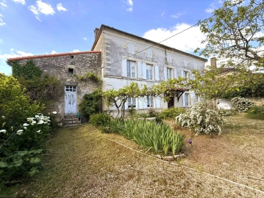 Beautiful 19th century manor house with 6 bedrooms for sale for 302,100&euro; in Charente, Poitou-Charentes