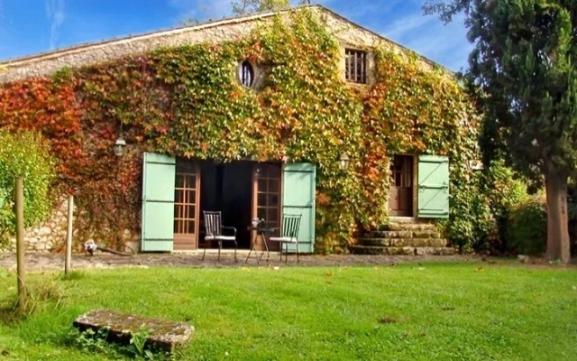 Stunning Riverside Farmhouse on the Banks of the Dordogne for sale for 495,000&euro; in Gironde, Aquitaine
