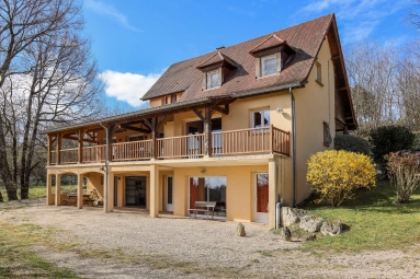 4 Bedroom(s) - 3 Bathroom(s) - 2,940m² land for sale in Dordogne, Aquitaine, France - FrenchPropertyPortal.com Charming Sarlat Home: Modern Amenities, Countryside Views for sale for 399,000€ in Dordogne, Aquitaine