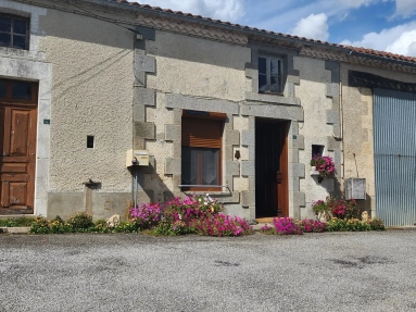 House and barns, plus house to renovate and 3.8 hectares of land for sale for 162,000&euro; in Haute-Vienne, Limousin