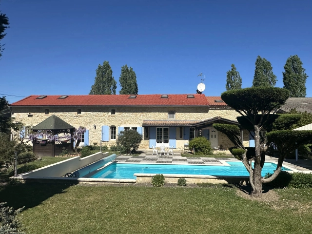 Lovely stone property with guest house, outbuildings and pool near Monségur and Duras for sale for 519,400&euro; in Gironde, Aquitaine