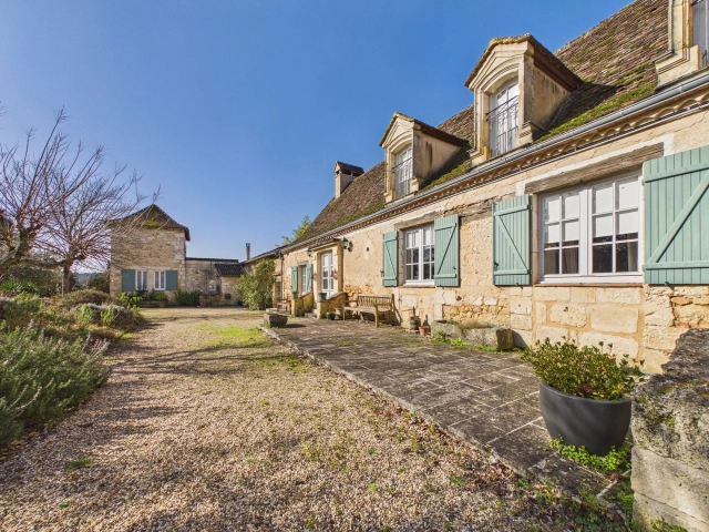 7 Bedroom(s) - 7 Bathroom(s) - 28,935m² land for sale in Dordogne, Aquitaine, France - FrenchPropertyPortal.com Historical Manoir with Guest House, Pigeonnier and Pools for sale for 1,040,000€ in Dordogne, Aquitaine