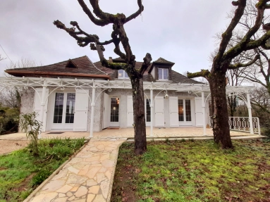 Elegant house with large garden in Bergerac for sale for 299,000&euro; in Dordogne, Aquitaine