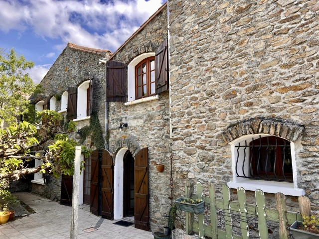 Charming Stone Village House with Garden and Garage near Montolieu for sale for 159,000&euro; in Aude, Languedoc-Roussillon