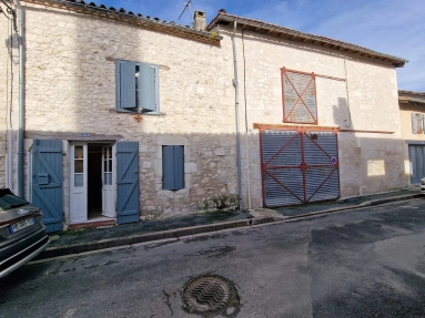2 Bedroom(s) - 2 Bathroom(s) - 288m² land for sale in Dordogne, Aquitaine, France - FrenchPropertyPortal.com Character Townhouse with Garden and Development Potential for sale for 270,000€ in Dordogne, Aquitaine