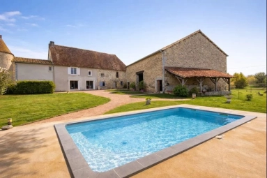 Stone Property with Pool, Guest house, 4 Ha of Land for sale for 350,000&euro; in Dordogne, Aquitaine