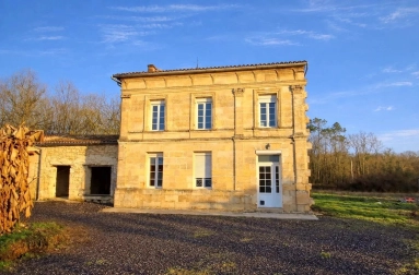 Pretty stone house to renovate for sale for 250,000&euro; in Gironde, Aquitaine
