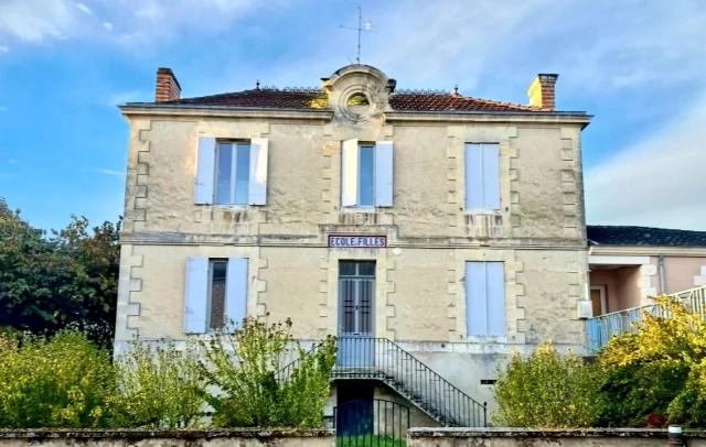 Former Stone School in the Heart of Lot-et-Garonne for sale for 183,600&euro; in Lot-et-Garonne, Aquitaine