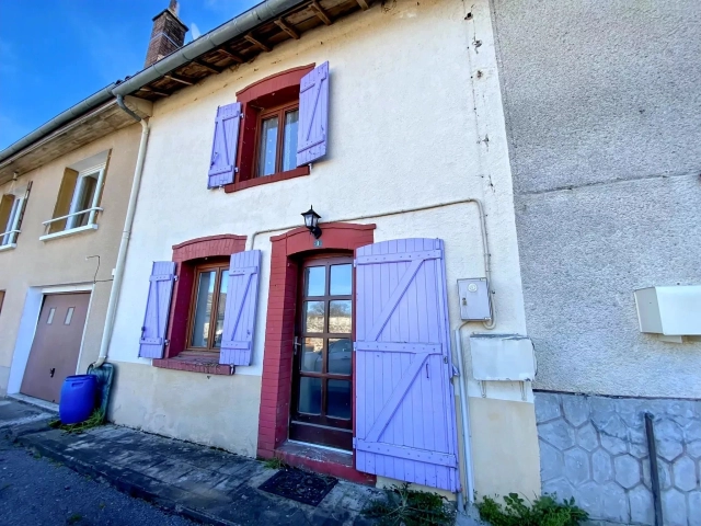2 Bedroom(s) - 1 Bathroom(s) - 171m² land for sale in Haute-Vienne, Limousin, France - FrenchPropertyPortal.com A cute hamlet house and another house to renovate very close to Bellac! for sale for 53,000€ in Haute-Vienne, Limousin