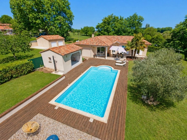 3 Bedroom(s) - 1 Bathroom(s) - 3,725m² land for sale in Dordogne, Aquitaine, France - FrenchPropertyPortal.com Beautiful Villa with Swimming Pool near Aubeterre-sur-Dronne! for sale for 322,250€ in Dordogne, Aquitaine