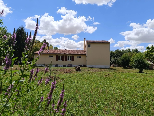 A picturesque setting just an hour from the beach for sale for 180,360&euro; in Charente-Maritime, Poitou-Charentes