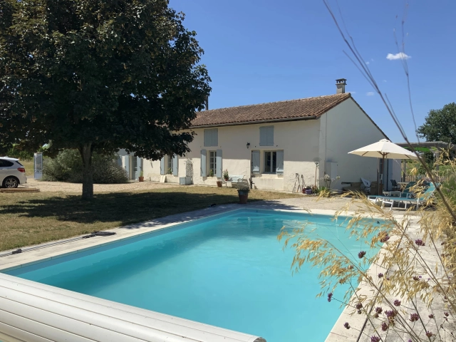 Spacious 4 bed 4 bath Charentaise with Pool Close to Village for sale for 249,000&euro; in Charente-Maritime, Poitou-Charentes