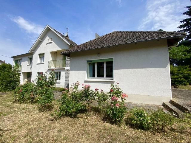 5 Bedroom(s) - 2 Bathroom(s) - 3,241m² land for sale in Haute-Vienne, Limousin, France - FrenchPropertyPortal.com Charming family home with large garden near Bellac for sale for 183,600€ in Haute-Vienne, Limousin