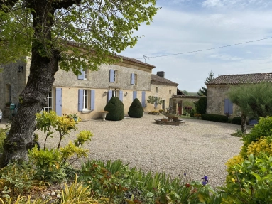 4-bedroom manor house with outbuildings for sale for 654,300&euro; in Gironde, Aquitaine