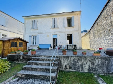 Town house for sale for 172,800&euro; in Charente, Poitou-Charentes
