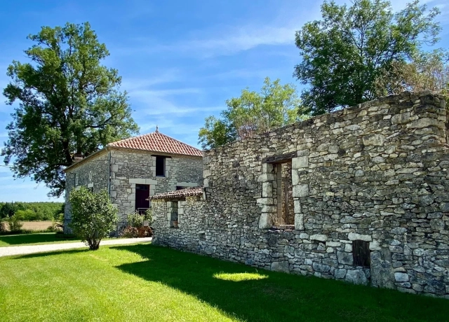 7 Bedroom(s) - 4 Bathroom(s) - 20,118m² land for sale in Lot-et-Garonne, Aquitaine, France - FrenchPropertyPortal.com Superb property with outbuildings and magnificent views for sale for 510,500€ in Lot-et-Garonne, Aquitaine