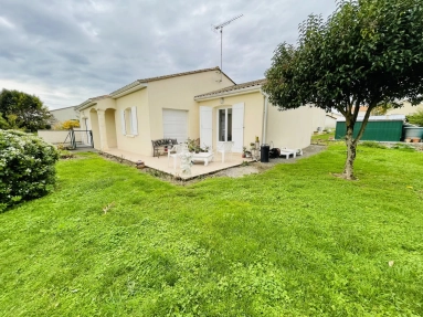 3 Bedroom(s) - 1 Bathroom(s) - 641m² land for sale in Charente, Poitou-Charentes, France - FrenchPropertyPortal.com Bungalow for sale for 213,000€ in Charente, Poitou-Charentes