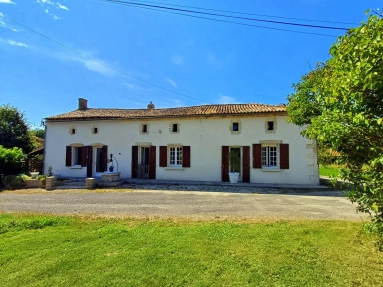 Lovely 5 bed/2 bath spacious cottage + pool for sale for 240,750&euro; in Charente-Maritime, Poitou-Charentes