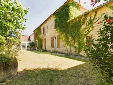 7 Bedroom(s) - 3 Bathroom(s) - 178,752m² land for sale in Gironde, Aquitaine, France - FrenchPropertyPortal.com Property in a dominant position - 3 dwellings - approx. 18 hectares - swimming pool for sale for 850,000€ in Gironde, Aquitaine