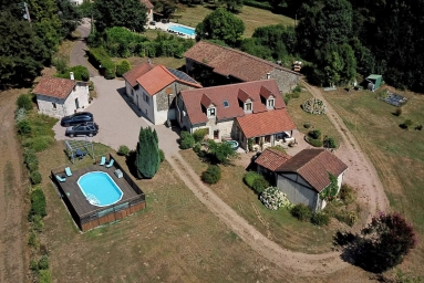 5 Bedroom(s) - 4 Bathroom(s) - 58,067m² land for sale in Dordogne, Aquitaine, France - FrenchPropertyPortal.com Character stone property with 2 guest houses, 5 lakes, land and views..... for sale for 599,950€ in Dordogne, Aquitaine