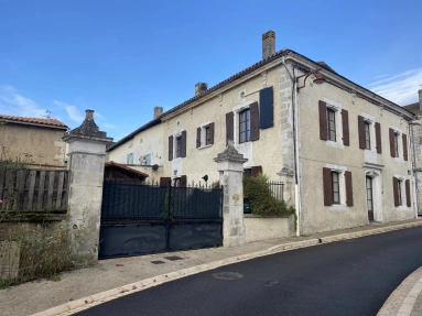 Elegant 17th Century Village House for sale for 249,000&euro; in Charente, Poitou-Charentes