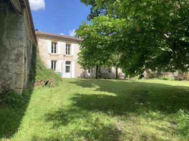 3-bedroom stone house and guest house for sale for 235,400&euro; in Gironde, Aquitaine