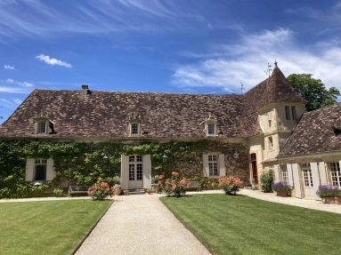 8 Bedroom(s) - 5 Bathroom(s) - 81,348m² land for sale in Dordogne, Aquitaine, France - FrenchPropertyPortal.com Magnificent 18th-century chartreuse in a beautiful rural setting for sale for 1,195,000€ in Dordogne, Aquitaine