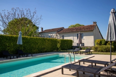 8 Bedroom(s) - 6 Bathroom(s) - 3,973m² land for sale in Dordogne, Aquitaine, France - FrenchPropertyPortal.com Edge of village property with panoramic views for sale for 572,400€ in Dordogne, Aquitaine