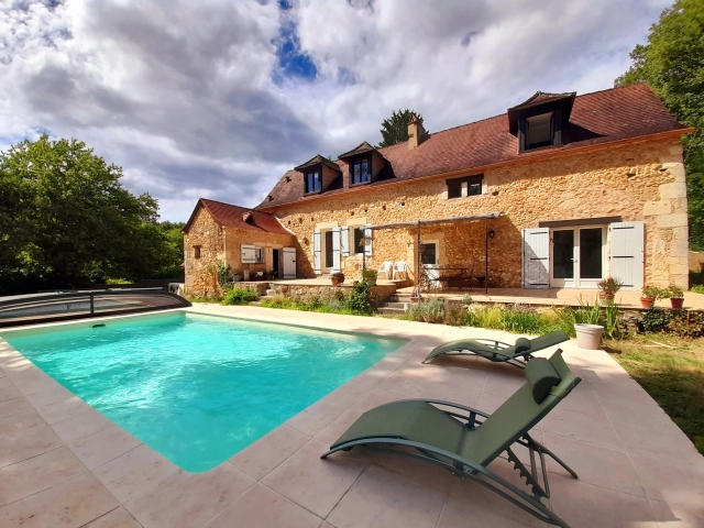 4 Bedroom(s) - 4 Bathroom(s) - 25,434m² land for sale in Dordogne, Aquitaine, France - FrenchPropertyPortal.com Charming stone property with beautiful pool, extensive grounds and woodland for sale for 598,000€ in Dordogne, Aquitaine
