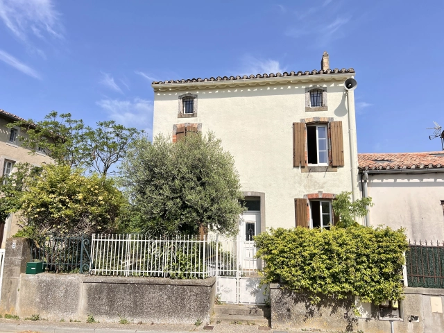 Village home with pool, garden, and independent annexe for sale for 385,000&euro; in Aude, Languedoc-Roussillon