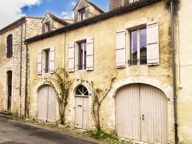 3 Bedroom(s) - 3 Bathroom(s) - 229m² land for sale in Lot-et-Garonne, Aquitaine, France - FrenchPropertyPortal.com Exceptional 16th-Century Town House with private courtyard for sale for 295,000€ in Lot-et-Garonne, Aquitaine