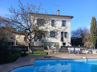 4 Bedroom(s) - 2 Bathroom(s) - 1,127m² land for sale in Charente, Poitou-Charentes, France - FrenchPropertyPortal.com Fabulous house in the heart of Cognac, with pool and garage for sale for 328,600€ in Charente, Poitou-Charentes