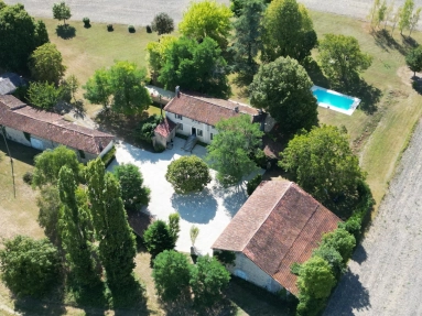 Stunning 5-bed property with pool, outbuildings in glorious grounds for sale for 675,000&euro; in Charente, Poitou-Charentes