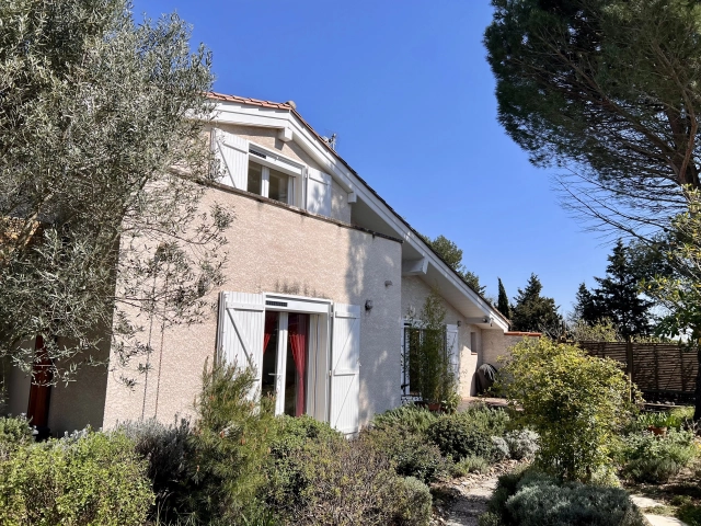 Easy living near the Canal du Midi and town centre with flexible ground-floor accommodation for sale for 229,000&euro; in Aude, Languedoc-Roussillon