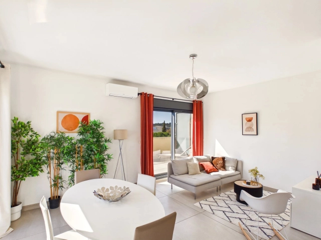 Aix-en-Provence – Le Pigonnet area. 2-room apartment – ​​57 m² with an exceptional 100 m² terrace + double garage for sale for 439,000&euro; in Bouches-du-Rhône, Provence-Alpes-Côte-d'Azur