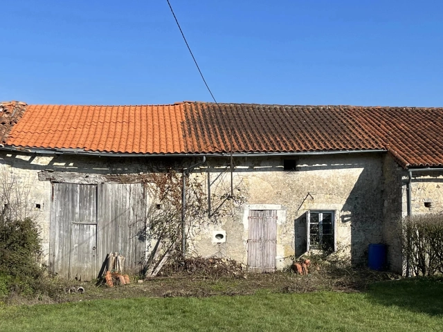 549m² land for sale in Charente, Poitou-Charentes, France - FrenchPropertyPortal.com Barn renovation project for sale for 20,000€ in Charente, Poitou-Charentes