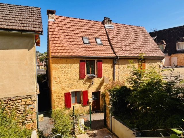 3 Bedroom(s) - 3 Bathroom(s) - 56m² land for sale in Dordogne, Aquitaine, France - FrenchPropertyPortal.com Sarlat-la-Canéda 3 bed stone house with terrace just steps from the historic centre for sale for 246,100€ in Dordogne, Aquitaine
