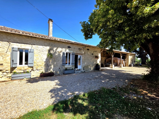 3 Bedroom(s) - 2 Bathroom(s) - 6,384m² land for sale in Lot-et-Garonne, Aquitaine, France - FrenchPropertyPortal.com Characterful renovated stone house with large barn - close to Lauzun for sale for 214,920€ in Lot-et-Garonne, Aquitaine