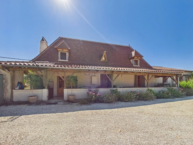 Beautiful Périgourdine Home with Barn and Swimming Pool for sale for 630,000&euro; in Lot-et-Garonne, Aquitaine