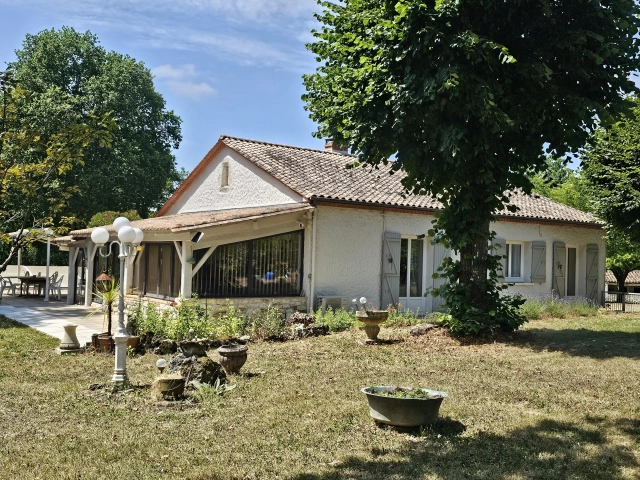 3 Bedroom(s) - 1 Bathroom(s) - 24,738m² land for sale in Lot-et-Garonne, Aquitaine, France - FrenchPropertyPortal.com Single storey property in quiet location for sale for 278,200€ in Lot-et-Garonne, Aquitaine