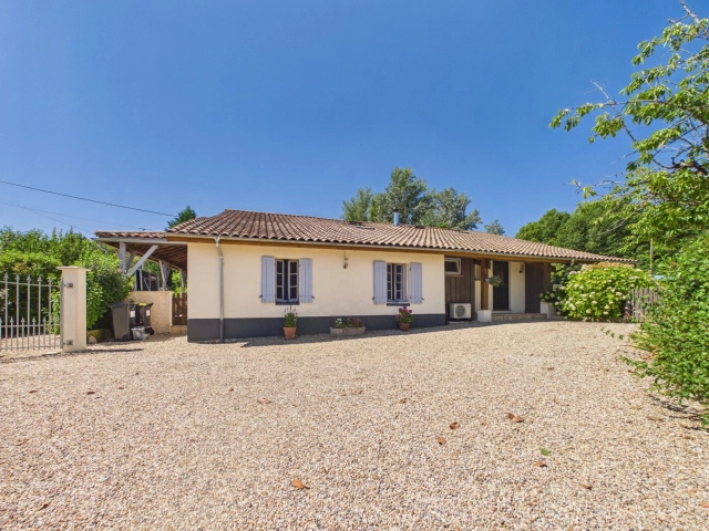 7 Bedroom(s) - 5 Bathroom(s) - 13,494m² land for sale in Lot-et-Garonne, Aquitaine, France - FrenchPropertyPortal.com Charming House and Guest Annex with Private Pools and Spacious Terraces for sale for 498,200€ in Lot-et-Garonne, Aquitaine