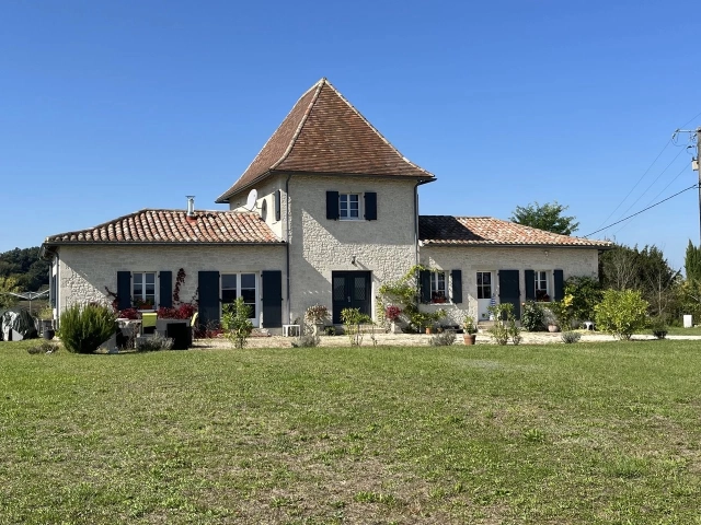 3 Bedroom(s) - 3 Bathroom(s) - 4,718m² land for sale in Lot-et-Garonne, Aquitaine, France - FrenchPropertyPortal.com Stylish modern home with views !!! for sale for 575,000€ in Lot-et-Garonne, Aquitaine