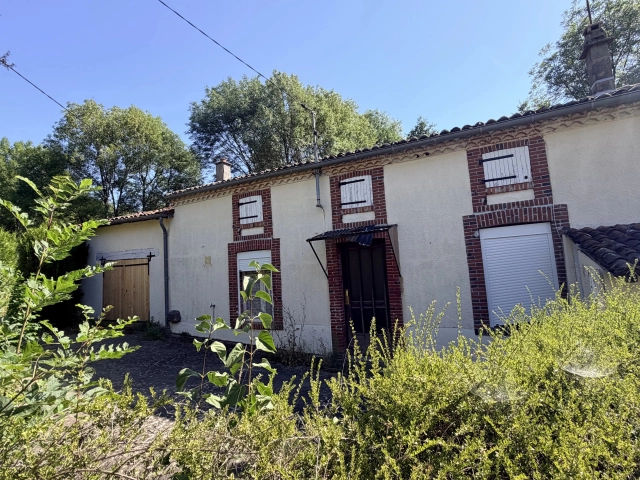 Detached 3 bedroom house in a quiet hamlet, just 10 min from major towns for sale for 69,000&euro; in Haute-Vienne, Limousin